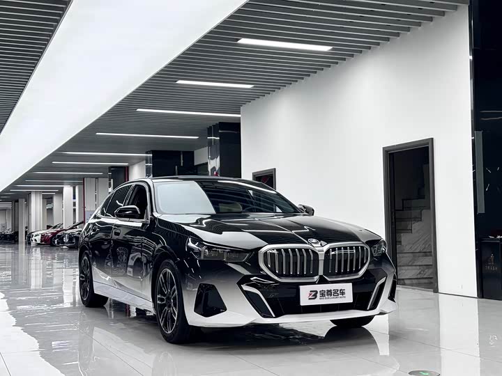 Фото 3 - BMW 5 Series