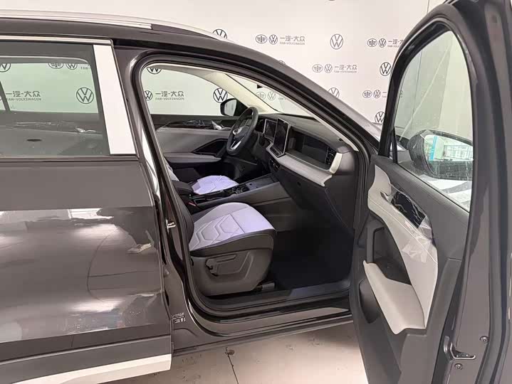 Volkswagen Tayron 2026 2026款 探岳L 330TSI 两驱精英