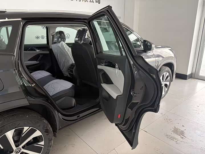 Volkswagen Tayron 2026 2026款 探岳L 330TSI 两驱精英