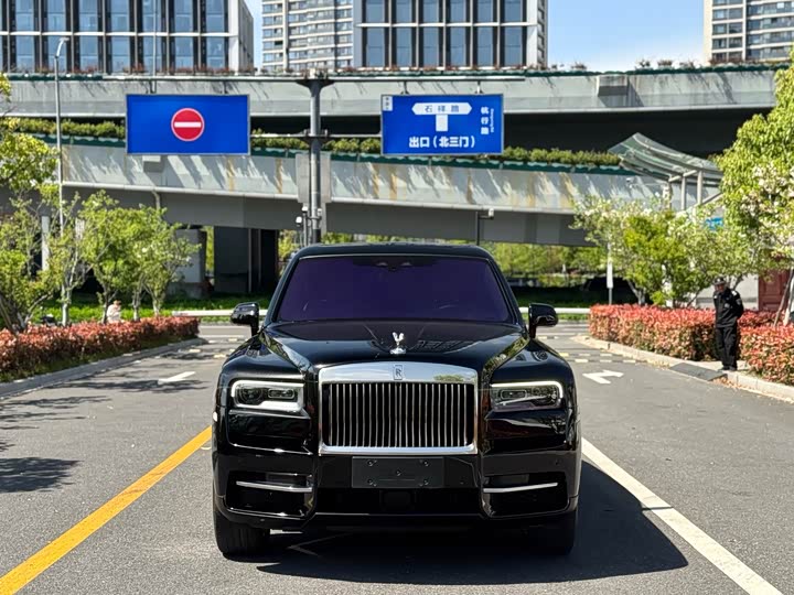 صورة 1 - Rolls-Royce Cullinan