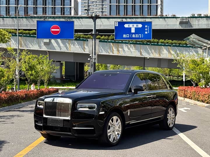 صورة 3 - Rolls-Royce Cullinan