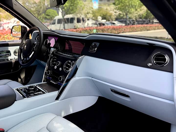 صورة 6 - Rolls-Royce Cullinan