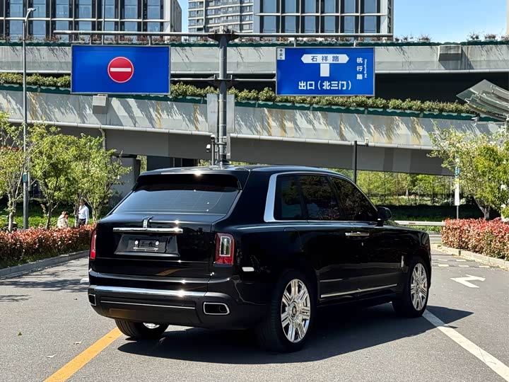 صورة 7 - Rolls-Royce Cullinan