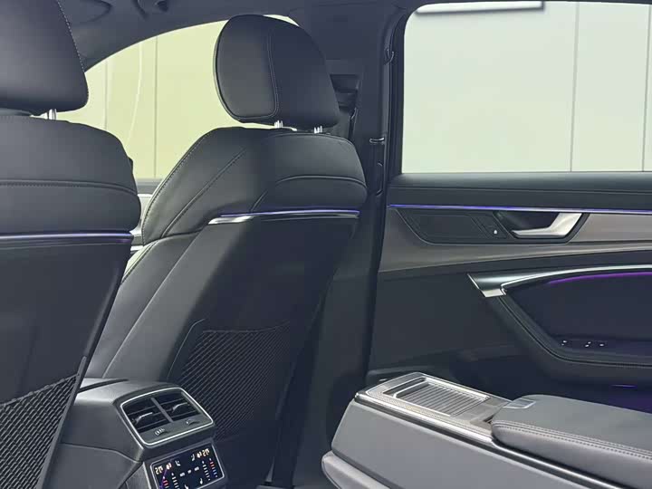 Photo 7 - Audi A6L