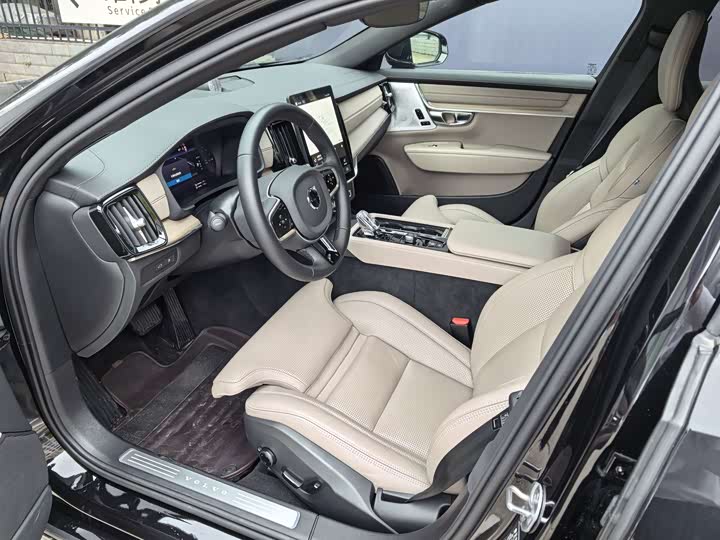 2026 Volvo S90 Hybrid
