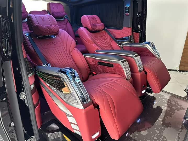 Mercedes-Benz V-Class 2024 2024款 V 300 L 长轴距豪华版