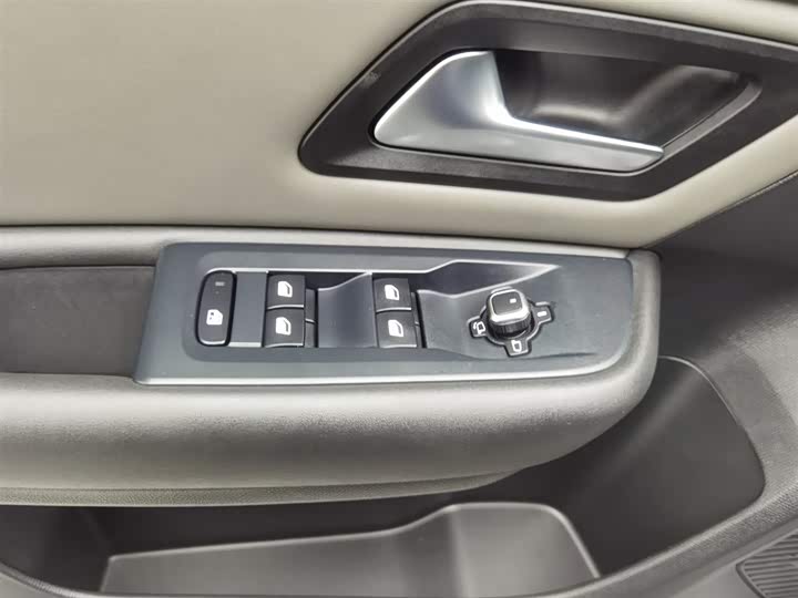 Фото 9 - Citroen C5 X