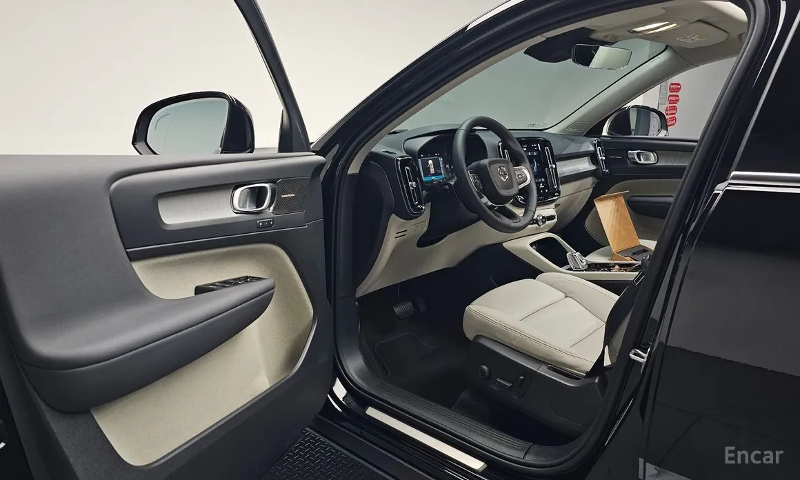 Фото 10 - Volvo XC40