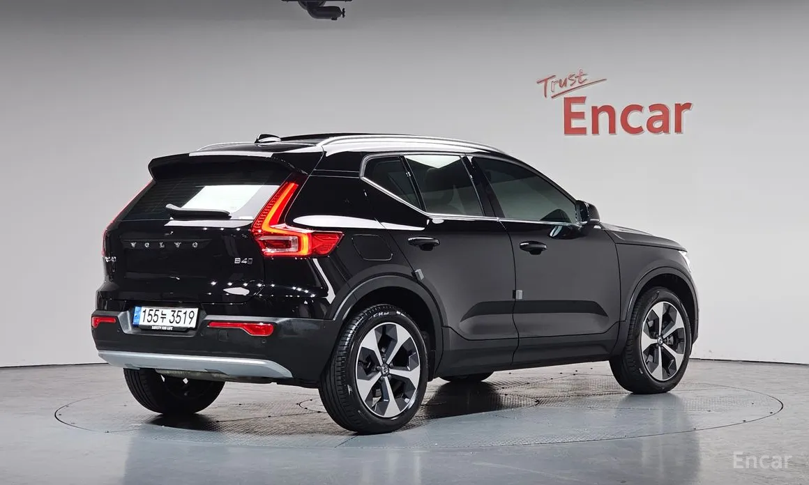 Фото 2 - Volvo XC40