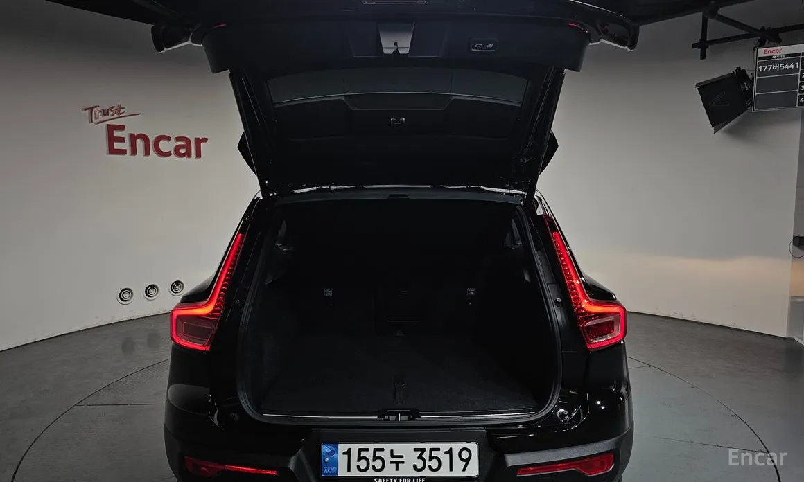 Фото 20 - Volvo XC40