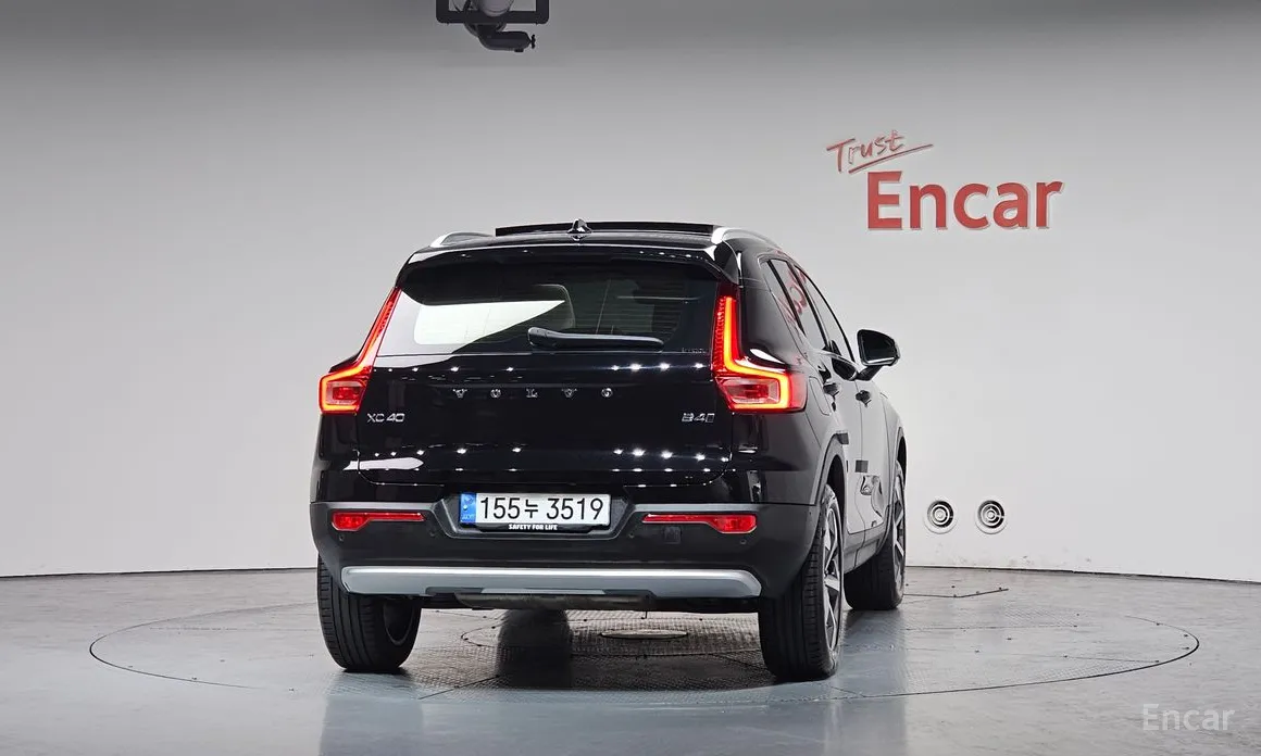 Фото 4 - Volvo XC40