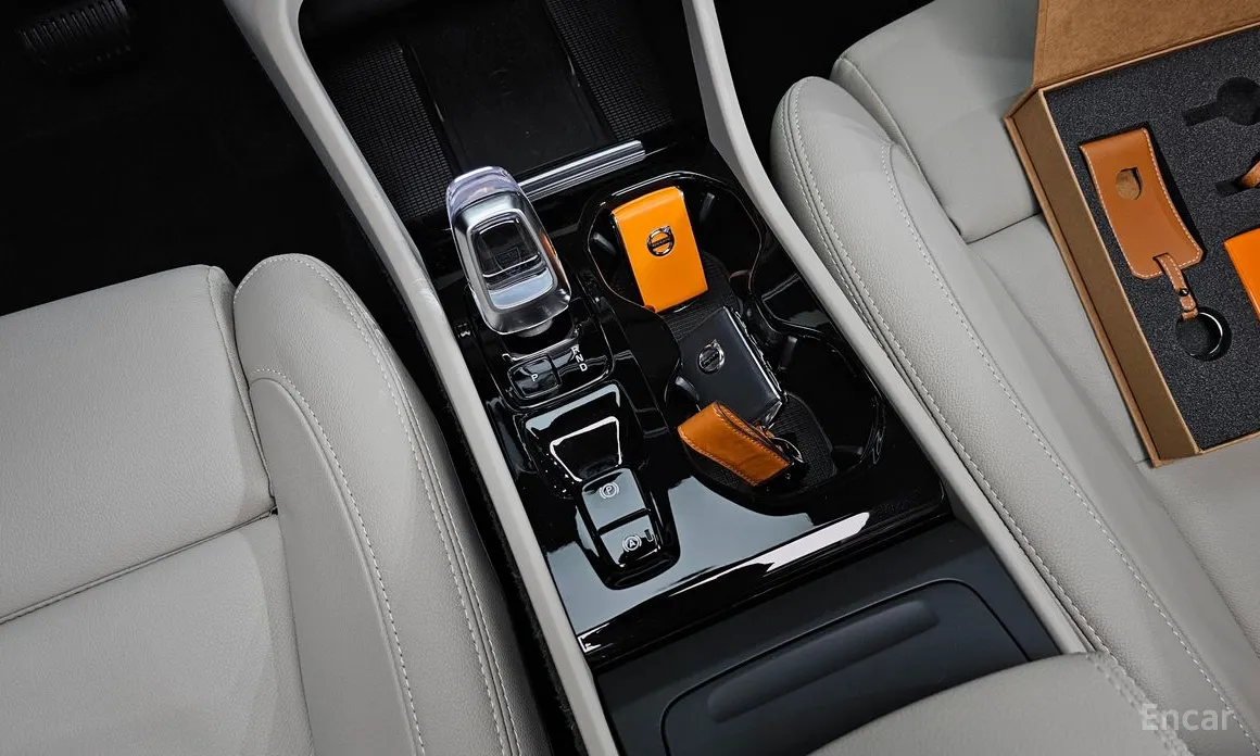 Фото 9 - Volvo XC40