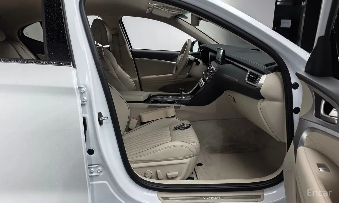 صورة 12 - Genesis G70