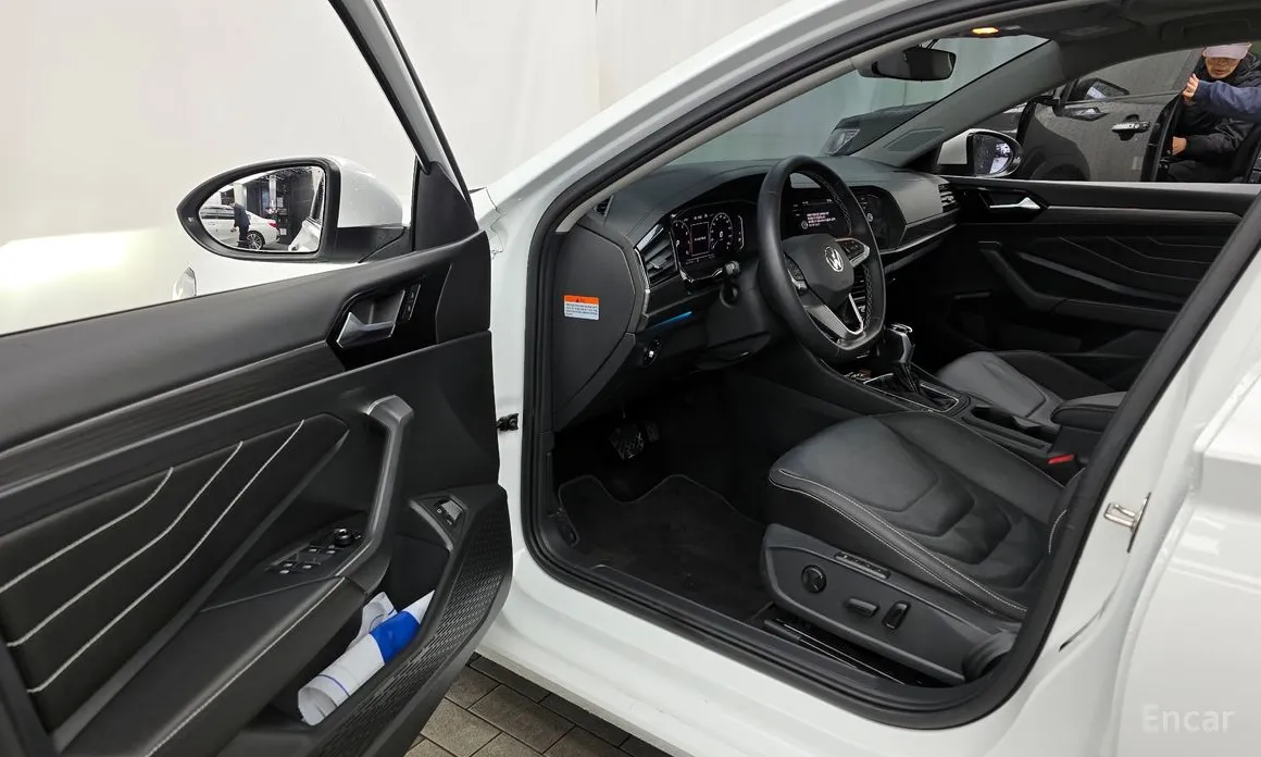 Photo 10 - Volkswagen Jetta
