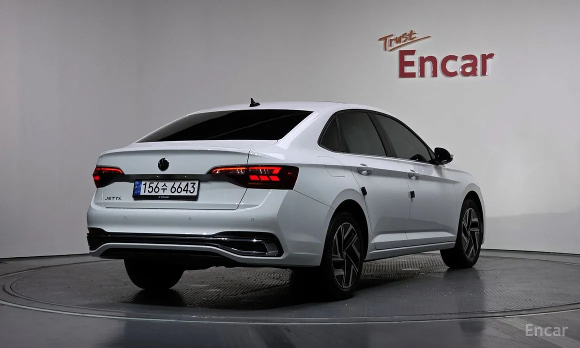 Photo 2 - Volkswagen Jetta