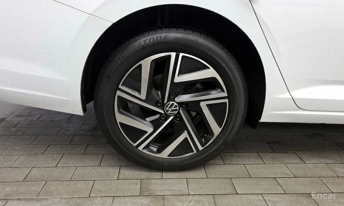 Photo 5 - Volkswagen Jetta