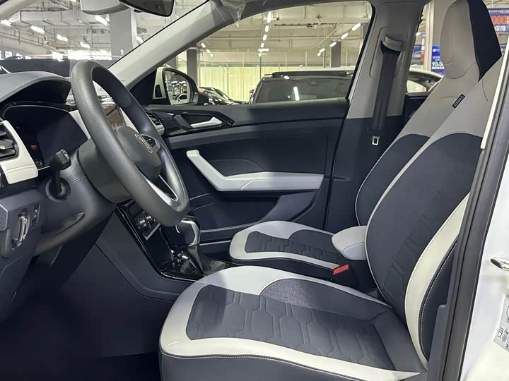 Volkswagen Tharu 2025 2025款 新锐 1.5L 锐意版
