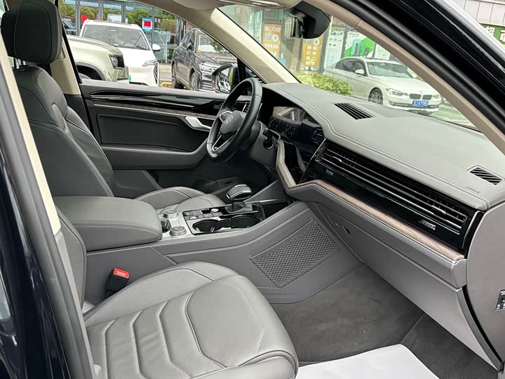 Volkswagen Touareg 2022 2022款 3.0TSI 锐享版 曜黑运动套装