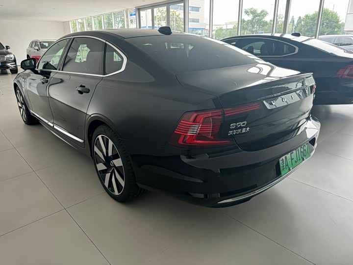 Volvo S90 Hybrid 2025 2025款 插电式混动 四驱长续航智雅豪华版