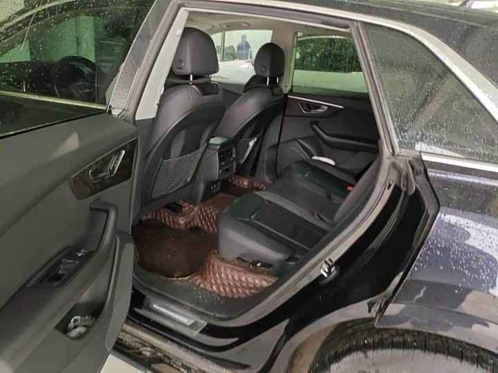 Фото 3 - Audi Q8