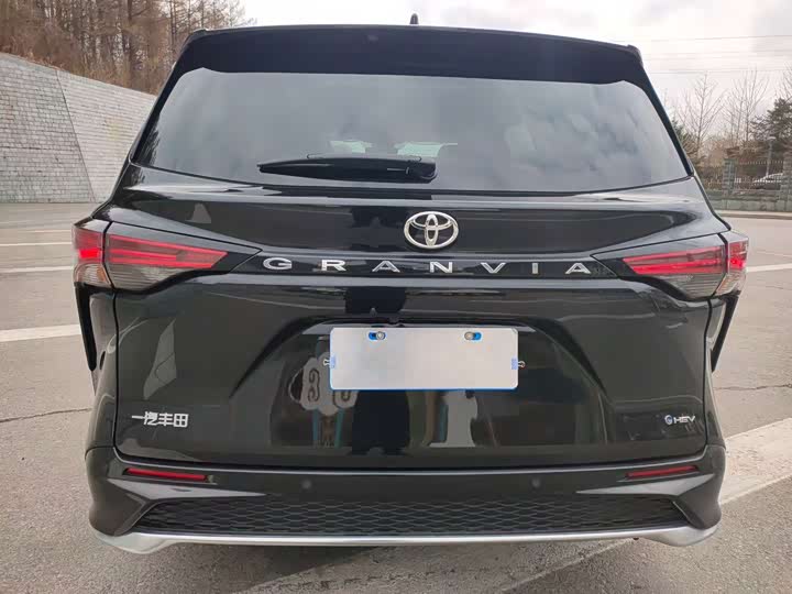 Фото 4 - Toyota Granvia