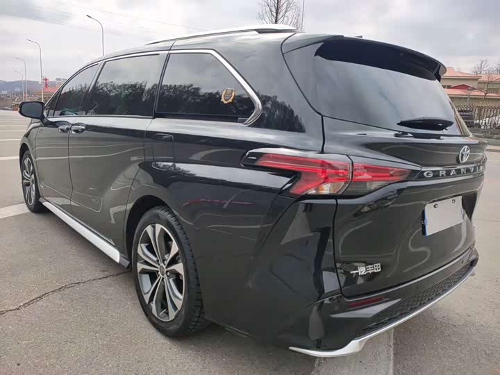 Фото 5 - Toyota Granvia