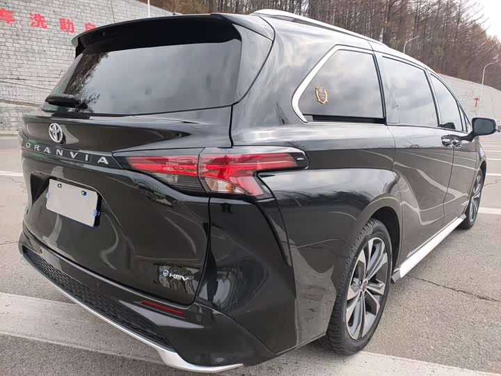 Фото 6 - Toyota Granvia