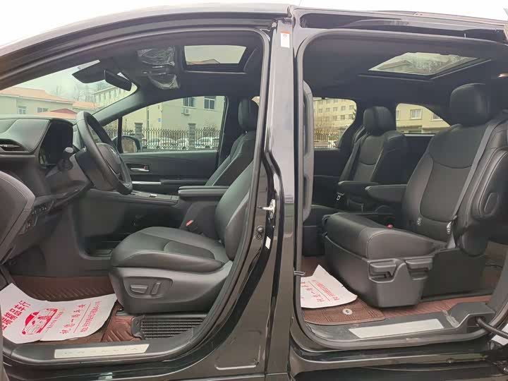 Фото 9 - Toyota Granvia