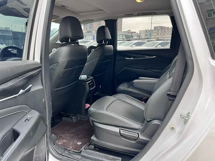 Photo 6 - Maxus G50