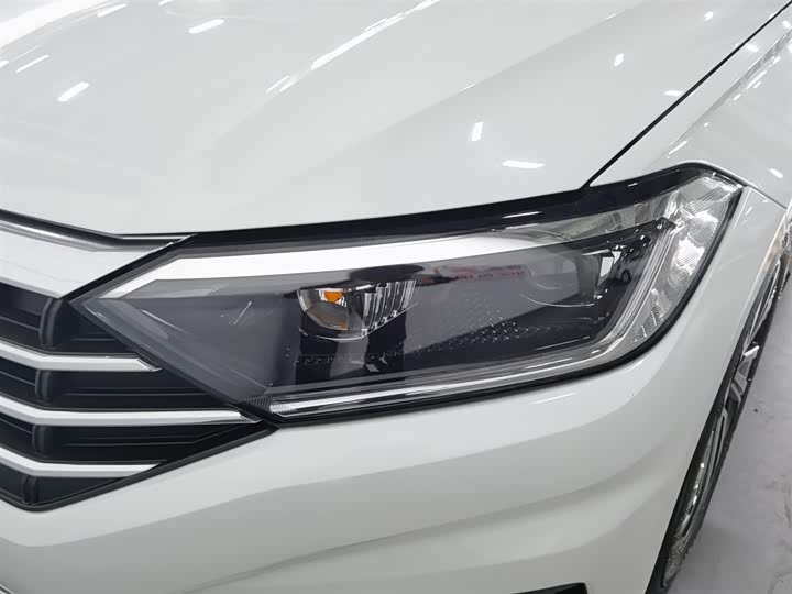 Photo 7 - Volkswagen Sagitar L