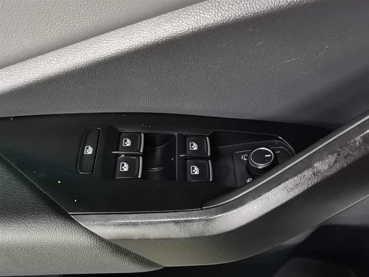 Photo 9 - Volkswagen Sagitar L