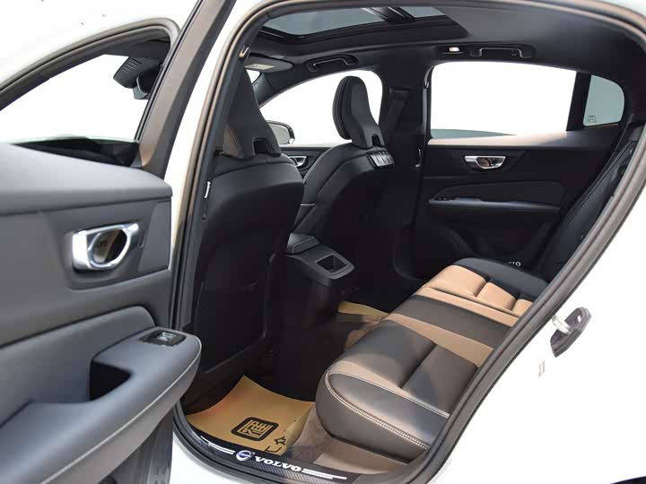 Фото 6 - Volvo S60