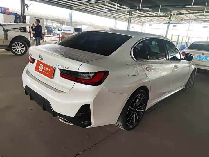 Photo 4 - BMW 3 Series