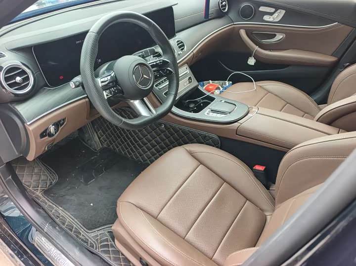 Фото 3 - Mercedes-Benz E-Class