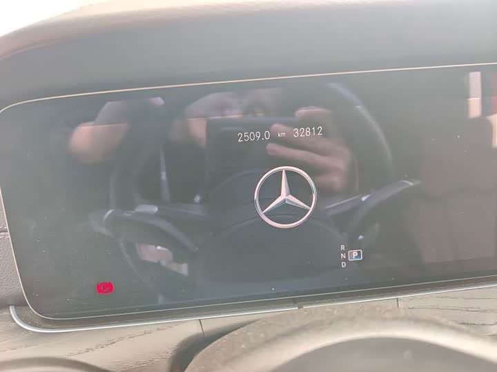 Фото 4 - Mercedes-Benz E-Class