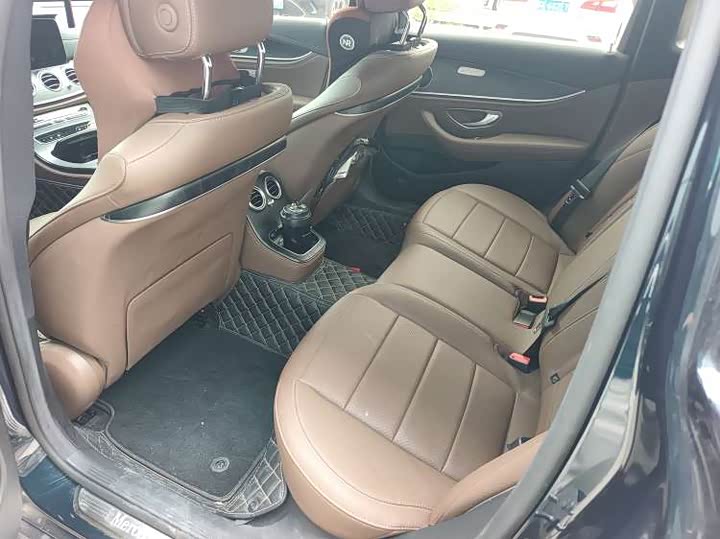 Фото 5 - Mercedes-Benz E-Class
