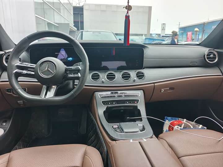 Фото 6 - Mercedes-Benz E-Class