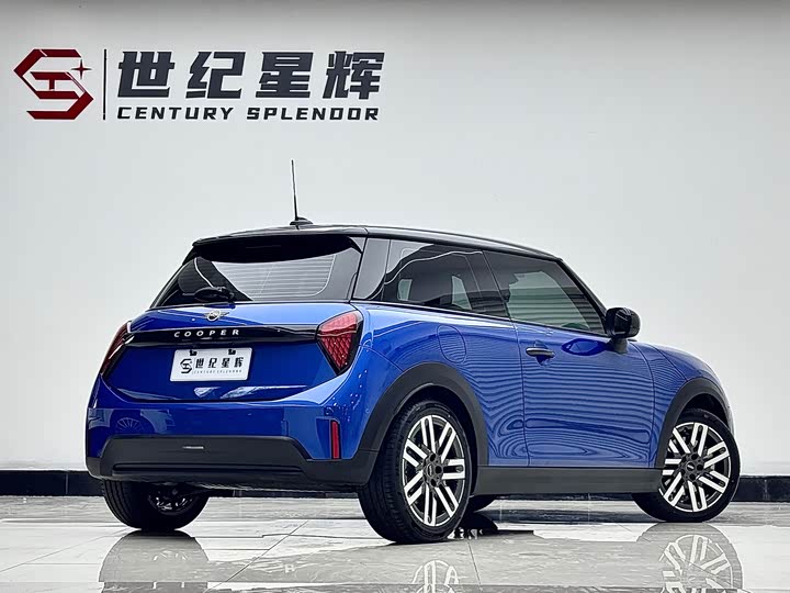 Mini Mini 2025 2025款 1.5T COOPER 经典派 三门版