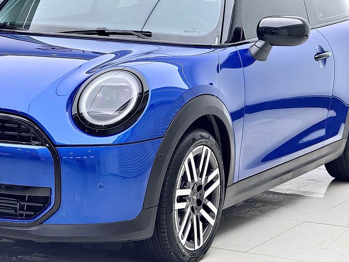 Mini Mini 2025 2025款 1.5T COOPER 经典派 三门版