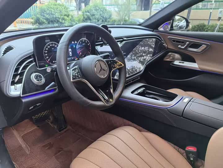 Фото 9 - Mercedes-Benz E-Class