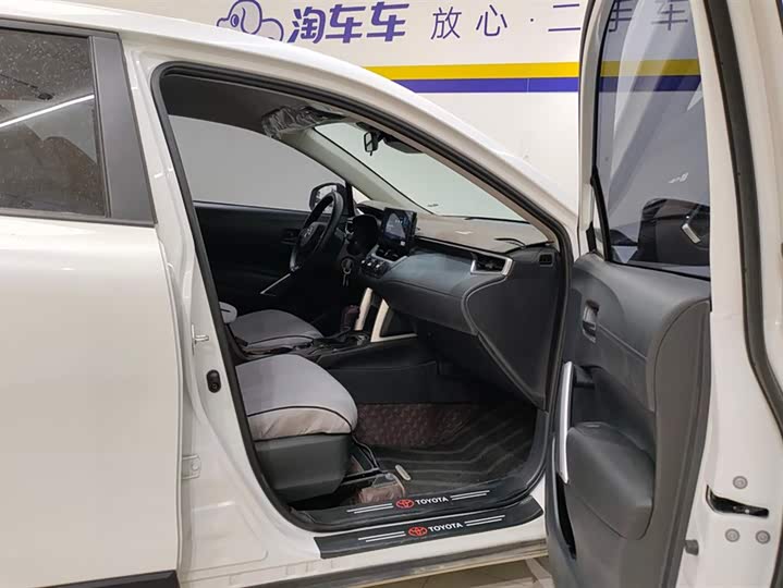 Фото 2 - Toyota Corolla Cross