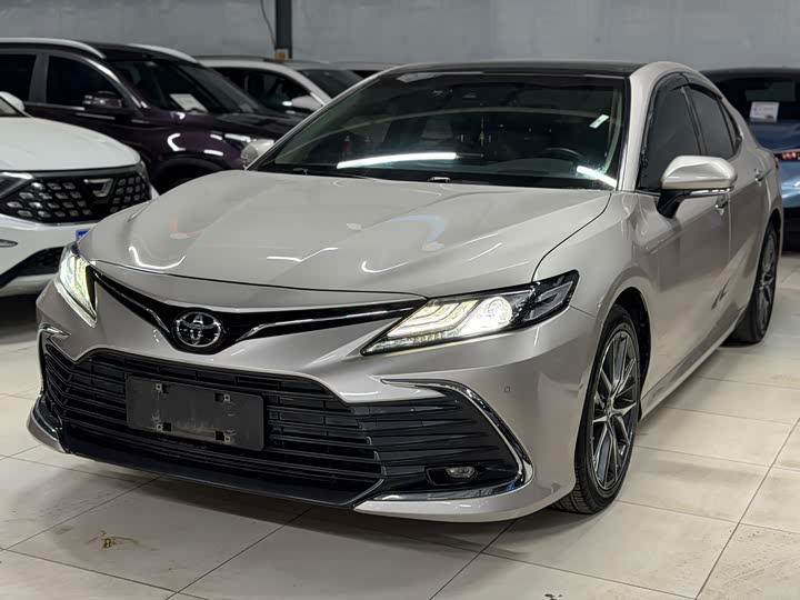 Фото 1 - Toyota Camry