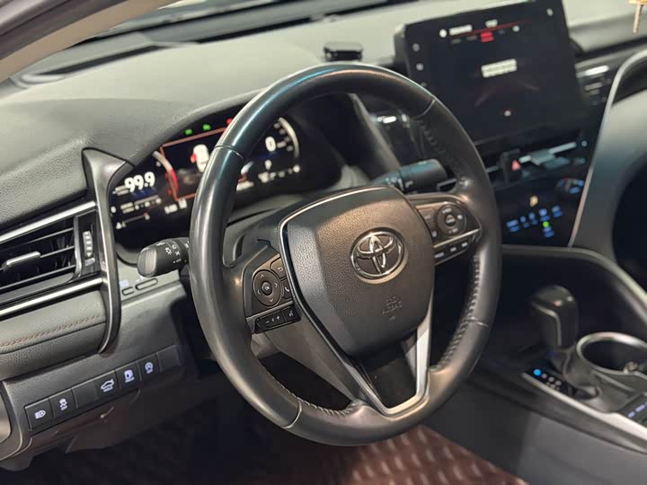 Фото 6 - Toyota Camry