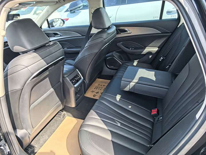 Zdjęcie 7 - Hongqi H5