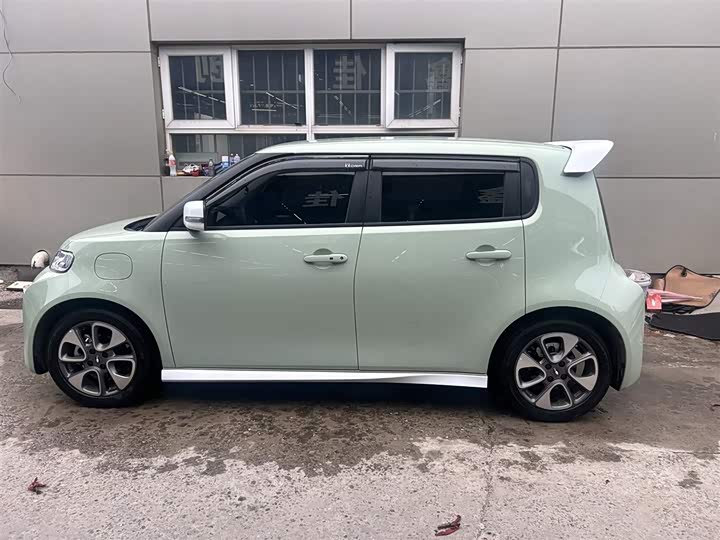 2022 Ora White Cat