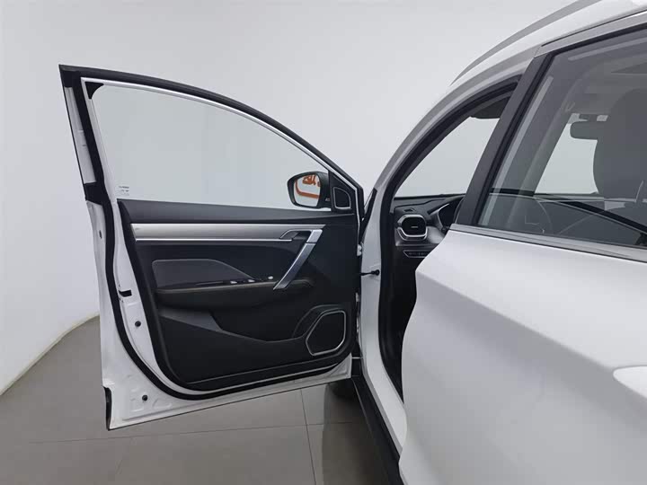 Photo 8 - Geely Coolray