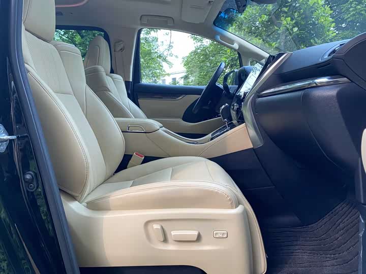 Toyota Alphard 2021 2021款 双擎 2.5L 尊贵版