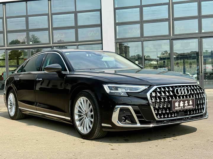 Zdjęcie 3 - Audi A8
