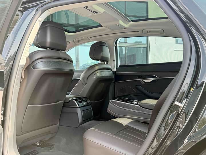 Zdjęcie 5 - Audi A8