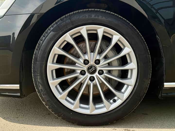 Zdjęcie 9 - Audi A8